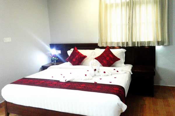 Executive-Suite-bed-room